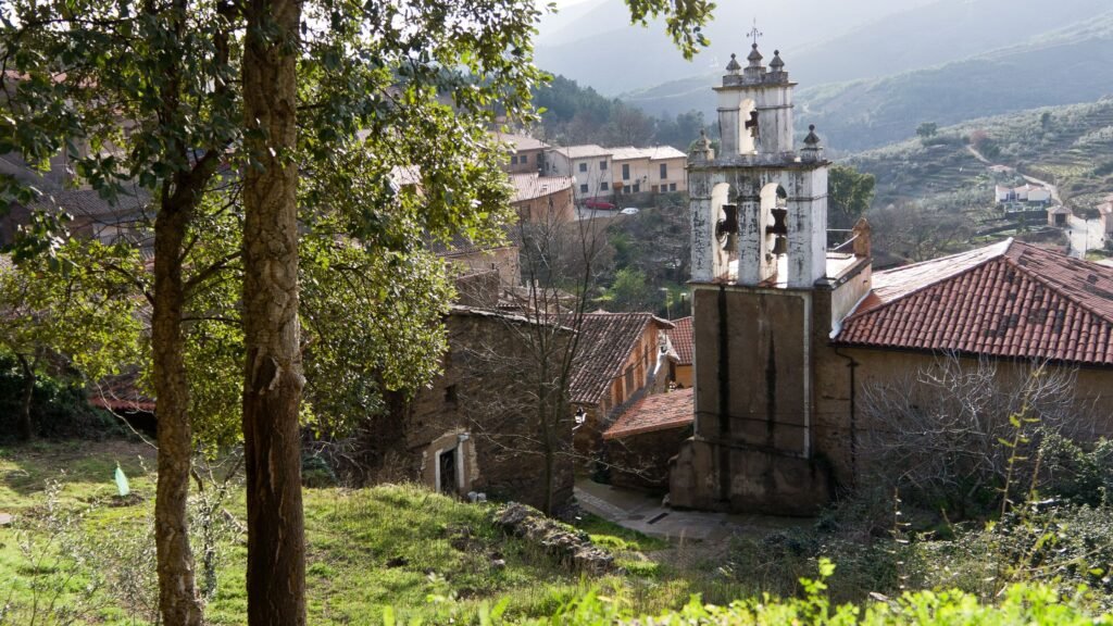 Robledillo de Gata: Un pueblo con cascadas que destaca entre los más bonitos de España 1