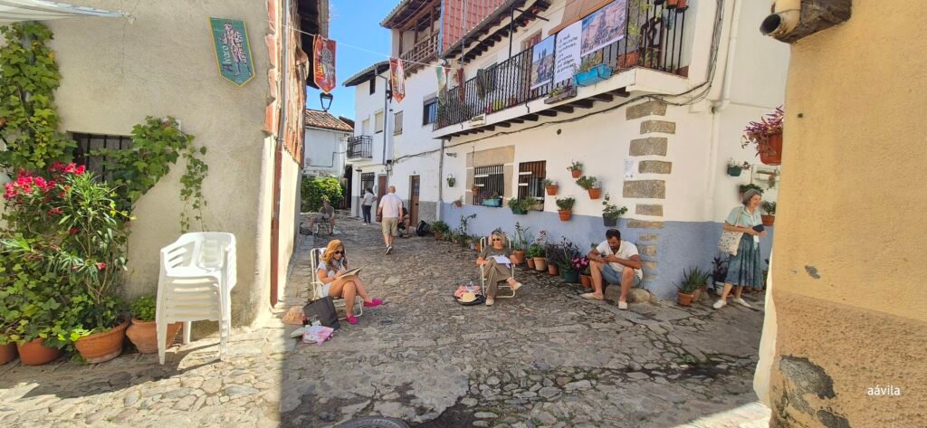 Hervás se llena de cuadernos: así vivimos el IV Fin de Semana Ibérico de Urban Sketchers 3 Hervás se llena de cuadernos: así vivimos el IV Fin de Semana Ibérico de Urban Sketchers 2
