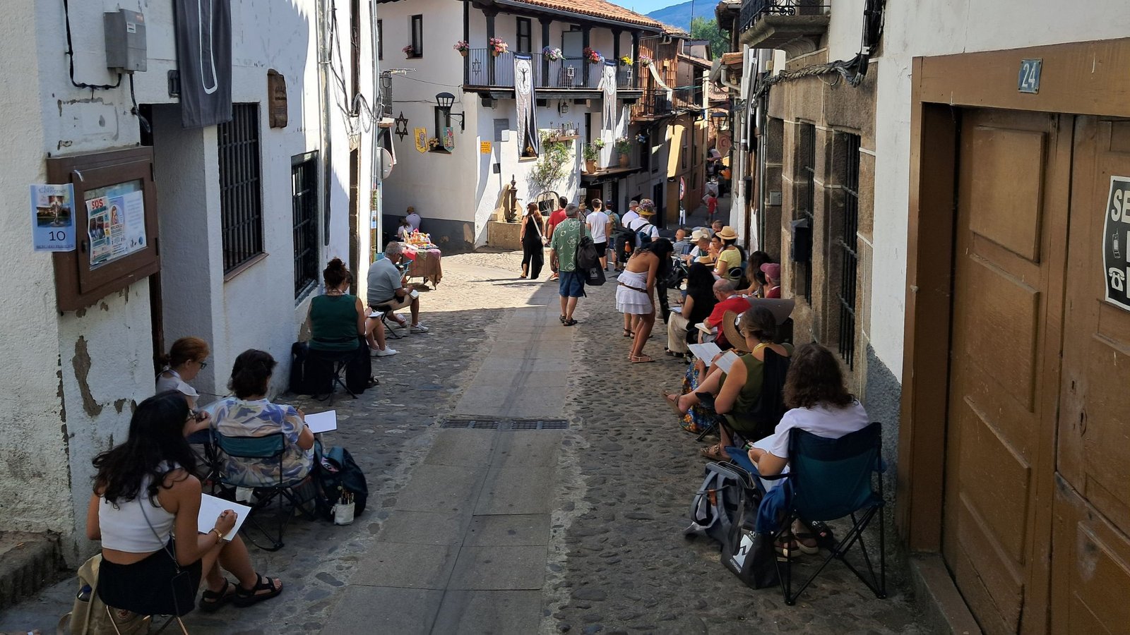 Hervás se llena de cuadernos: así vivimos el IV Fin de Semana Ibérico de Urban Sketchers 1 Hervás se llena de cuadernos: así vivimos el IV Fin de Semana Ibérico de Urban Sketchers